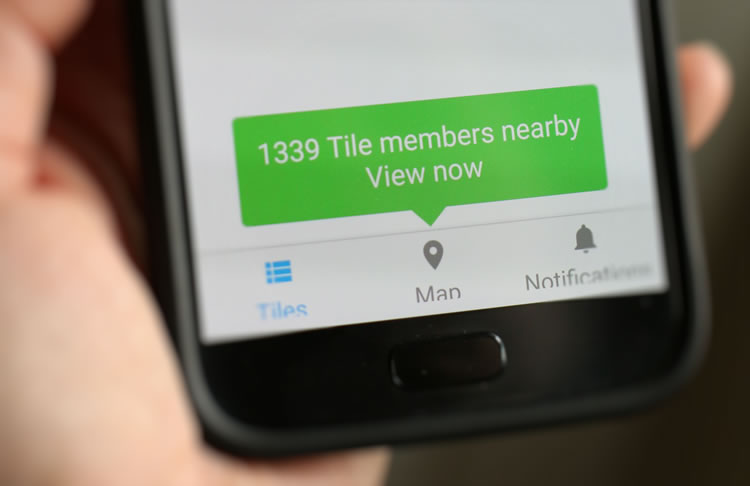 Using the Tile Tracker app on a mobile phone showing how many members are neargy